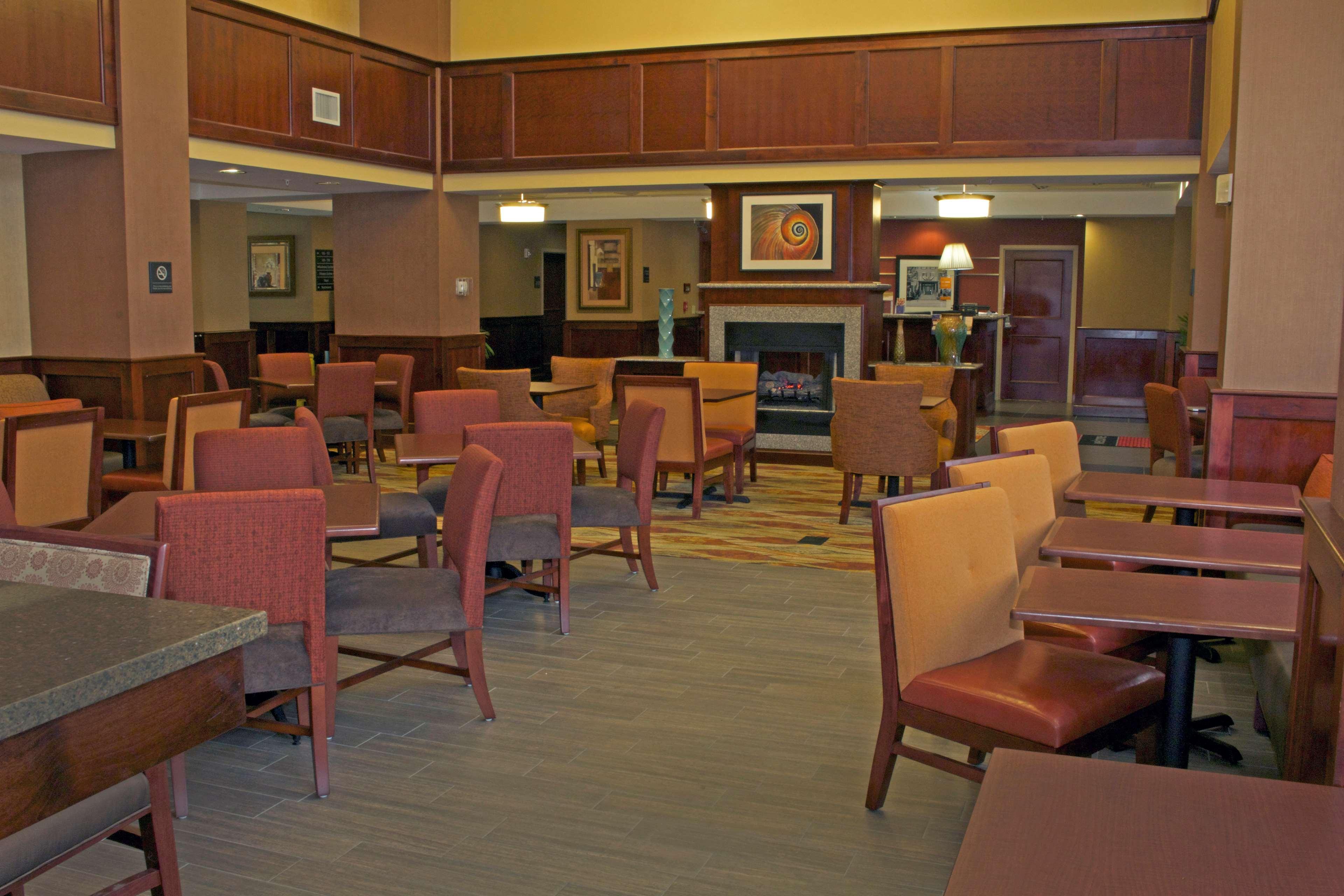 Hampton Inn & Suites Norfolk-Airport Exterior foto