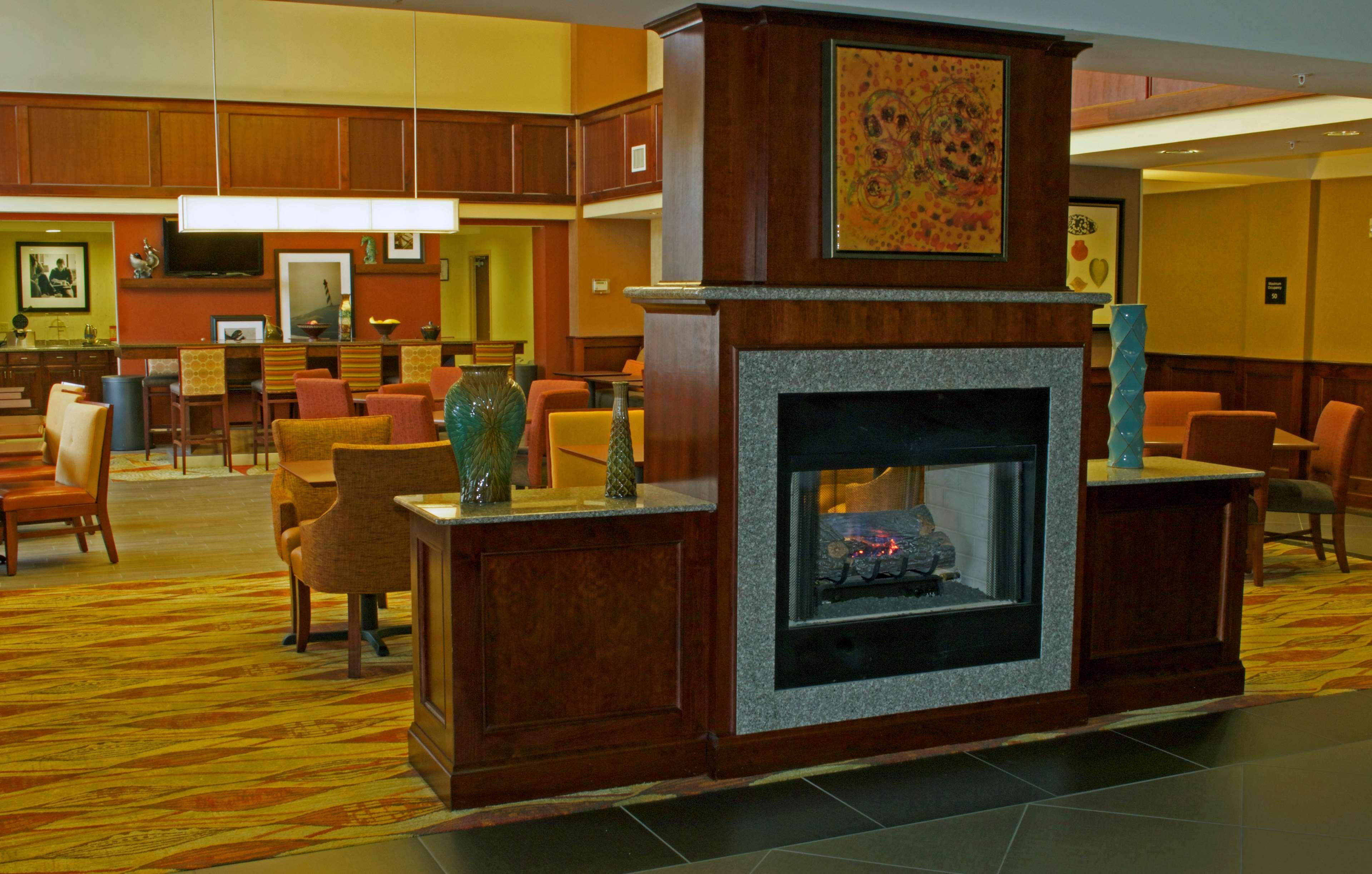 Hampton Inn & Suites Norfolk-Airport Exterior foto
