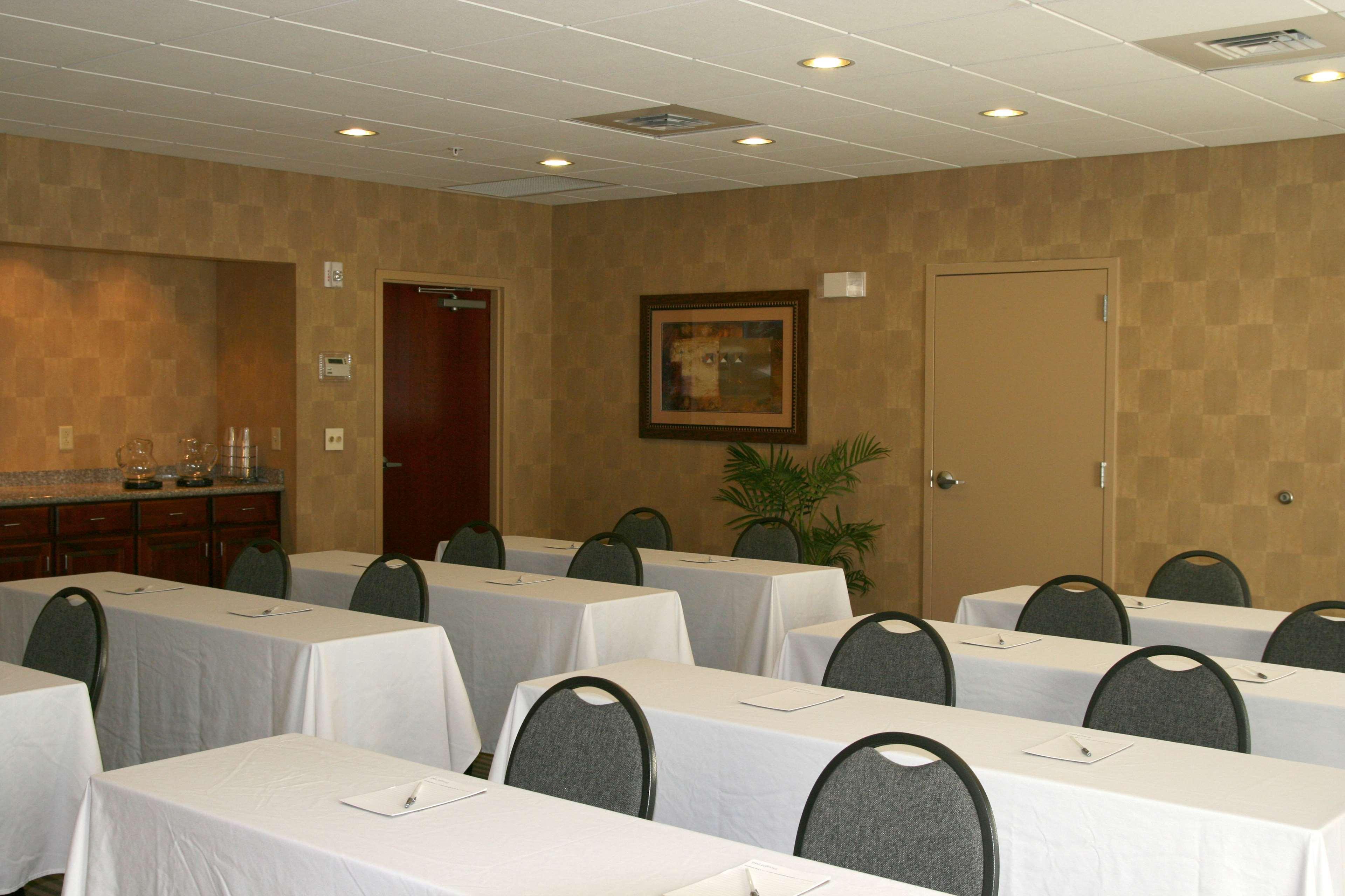 Hampton Inn & Suites Norfolk-Airport Exterior foto