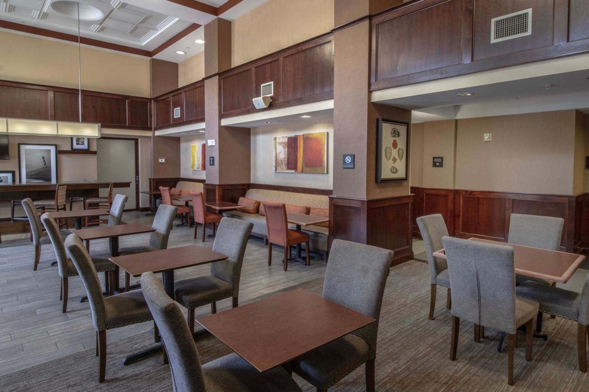 Hampton Inn & Suites Norfolk-Airport Exterior foto