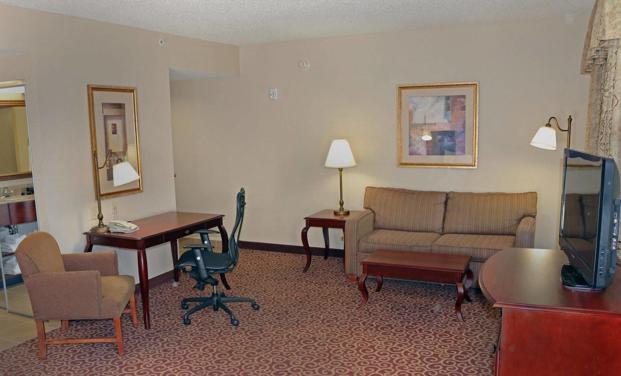 Hampton Inn & Suites Norfolk-Airport Exterior foto